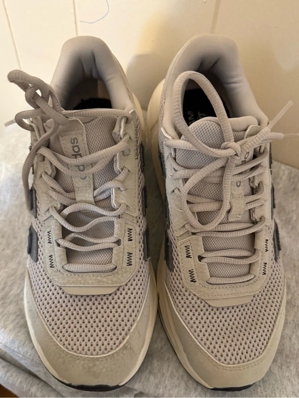 Adidas Women’s size 8 - Picture 7 of 8